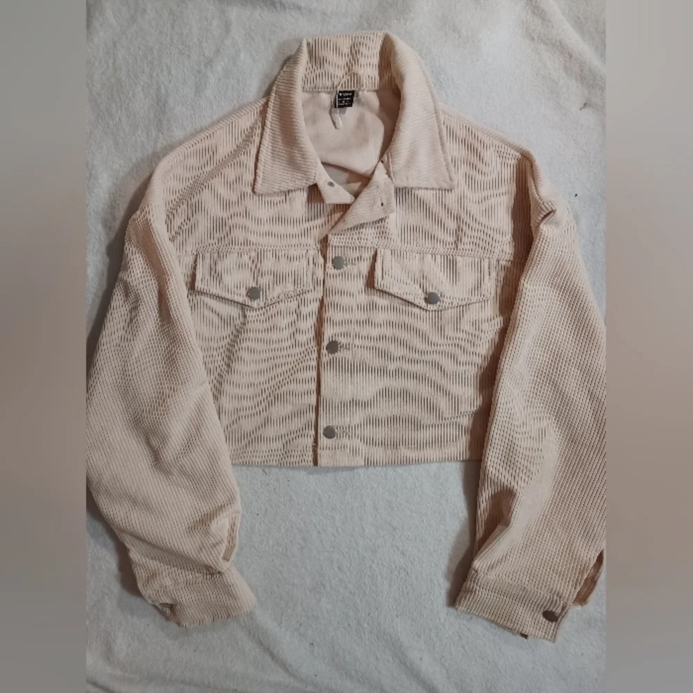 Like new cropped corduroy jacket - Picture 6 of 11
